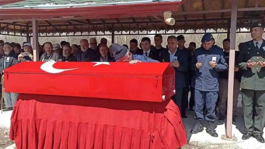 'Kayınpederi ve kayınbiraderinin saldırısı sonucu ölen astsubay son yolculuğuna uğurlandı'