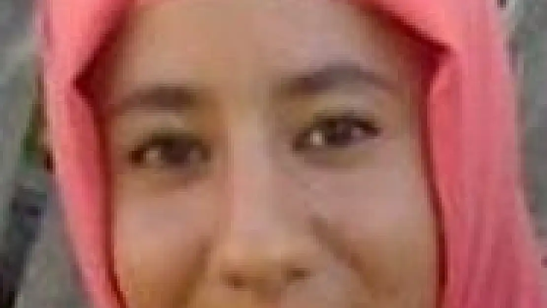 21 YAŞINDAKİ ESRA'DAN HABER ALINAMIYOR
