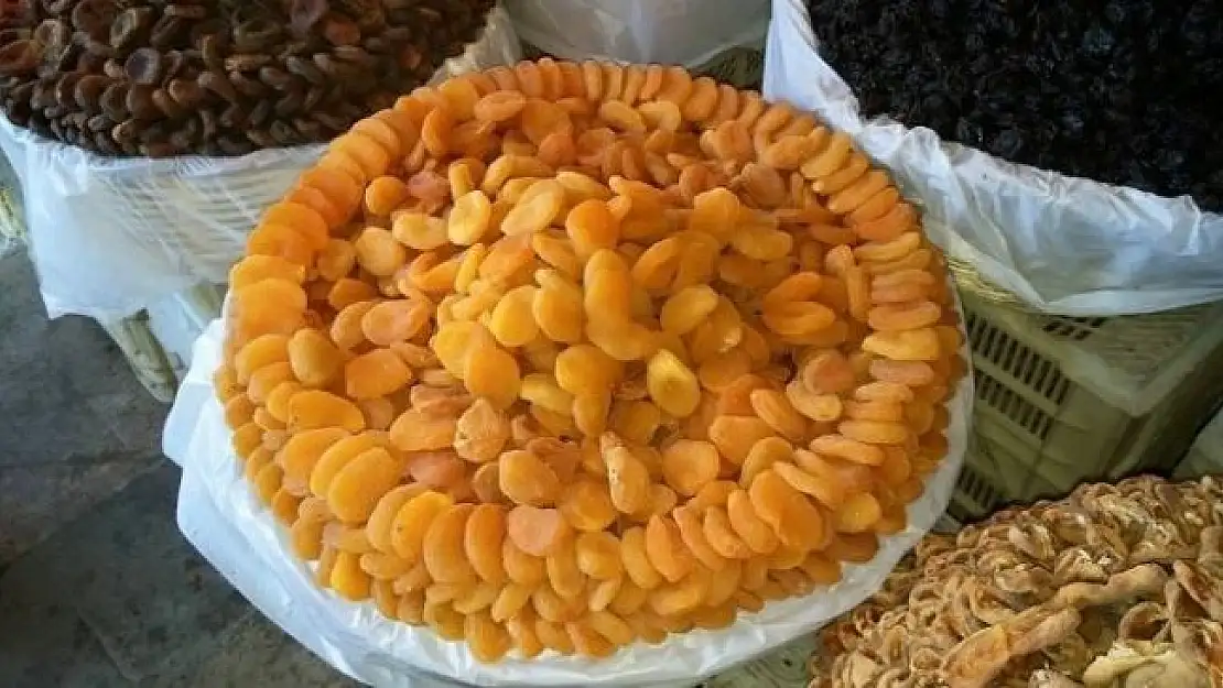 Kayısıcı Esnafı Fiyatların DÜşmesinden Memnun