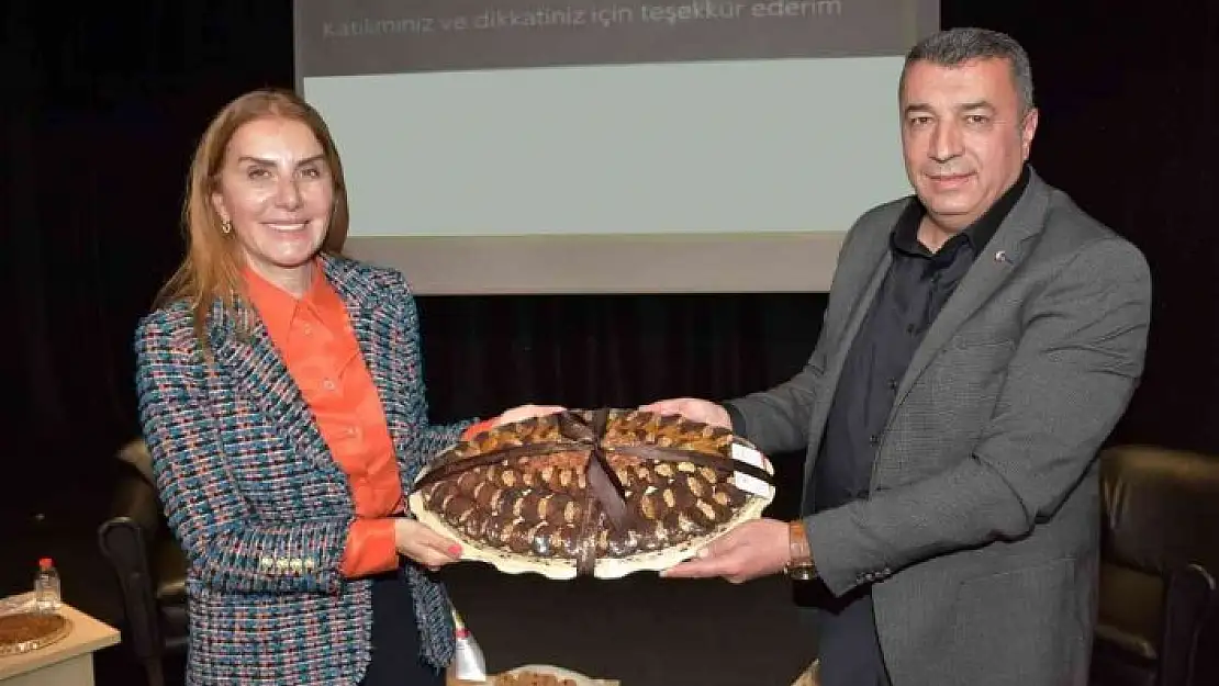 'Kayısının sağlığa faydaları panelde anlatıldı'