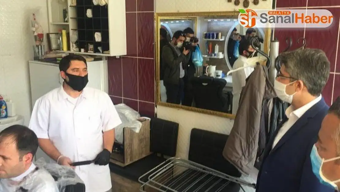Kaymakam Çalışır, berberleri denetledi
