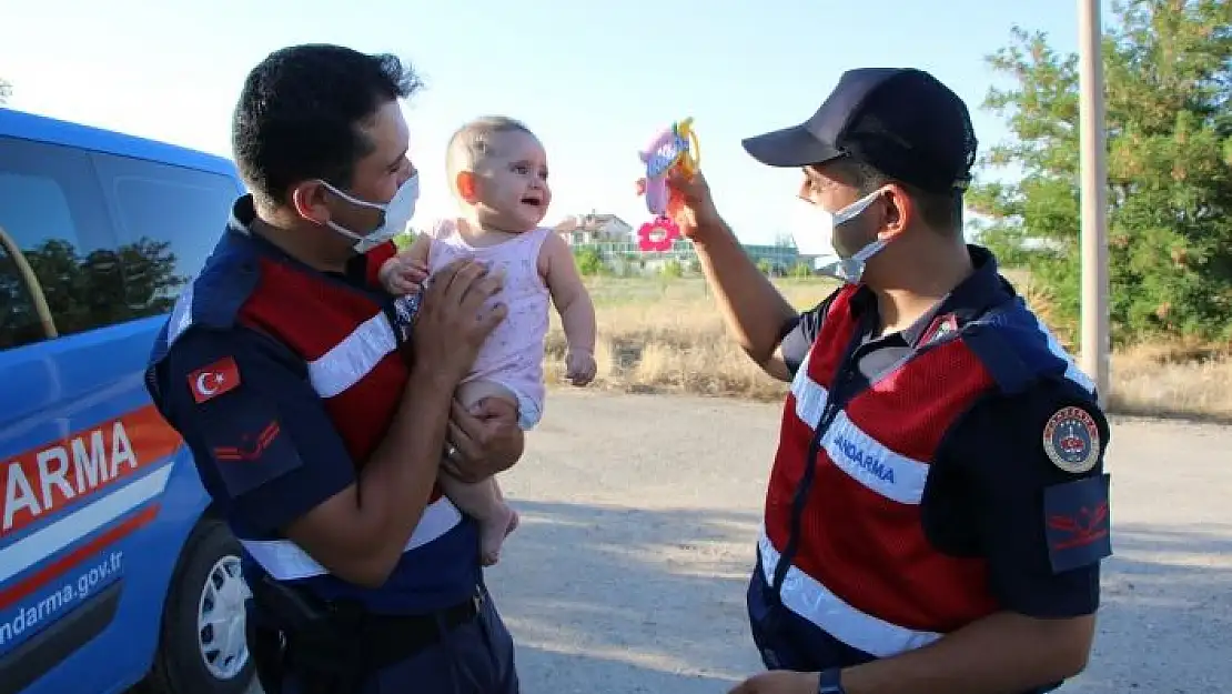 'Kazada annesi yaralanan minik Zeynep için jandarma ekipleri seferber oldu'
