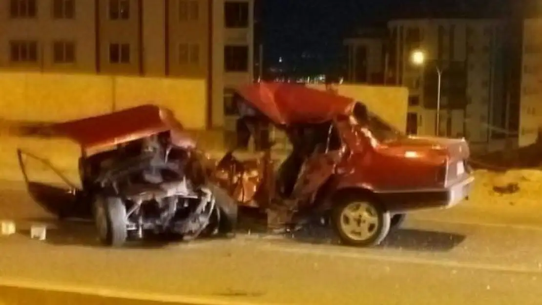'Kazada ikiye bölünen otomobilin sürücüsü hayatını kaybetti'
