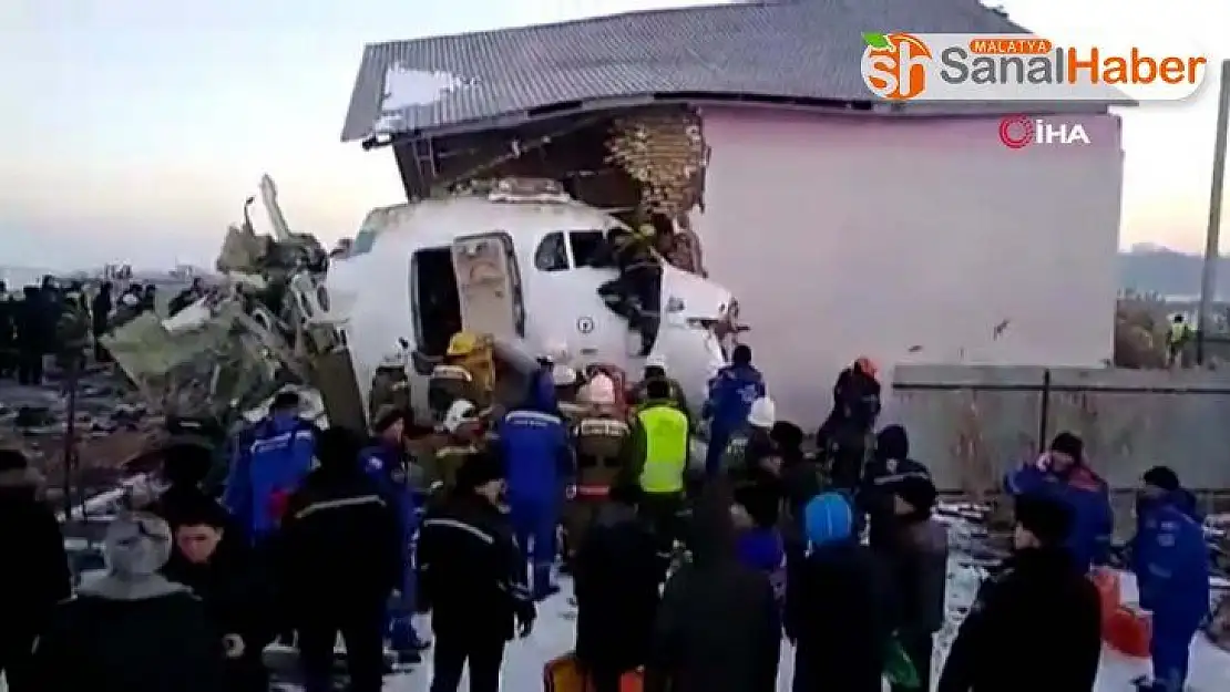 Kazakistan'da uçak düştü:  14 ölü