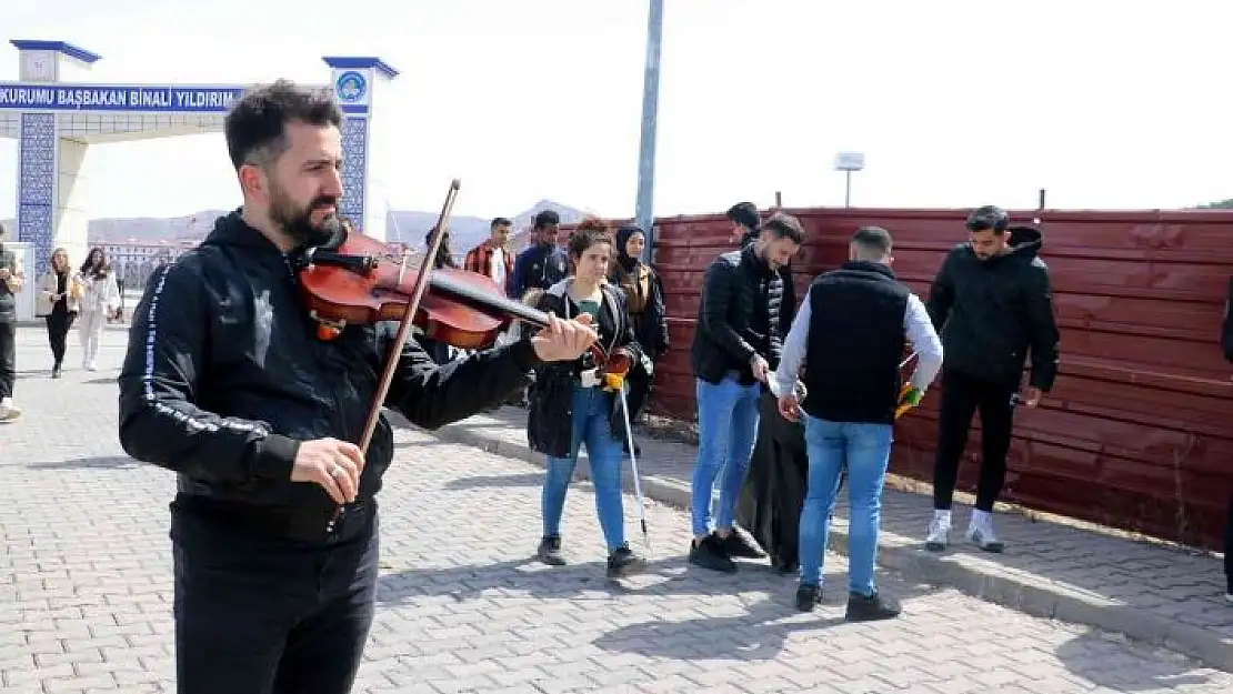 'Keman resitali eşliğinde bahar temizliği'