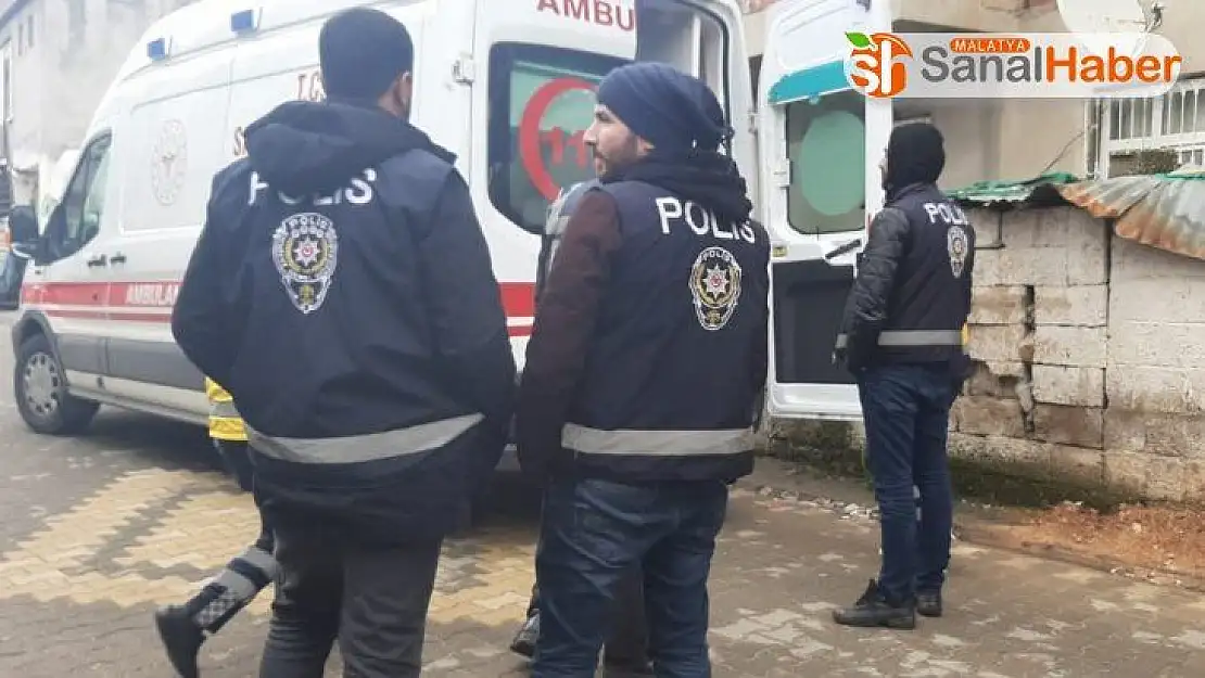 Kendisine zarar veren genç kız hastaneye kaldırıldı