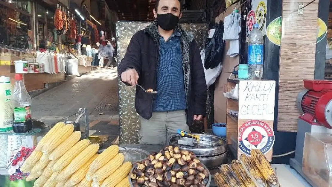 'Kestane satarak çocuklarını okutuyor'