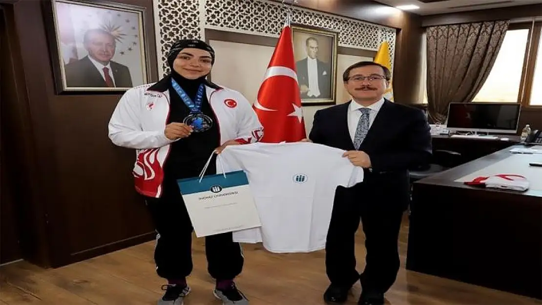 'Kick Boks Şampiyonasından dünya 2´nci olarak döndü'