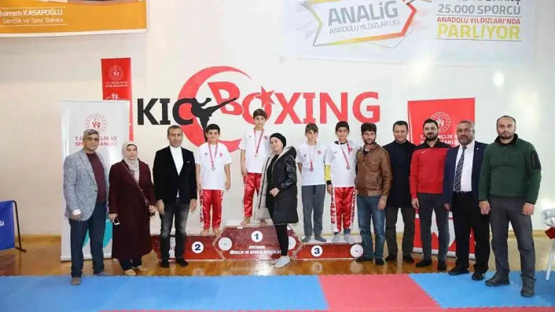 'Kick boks şampiyonlarına madalyaları teslim edildi'