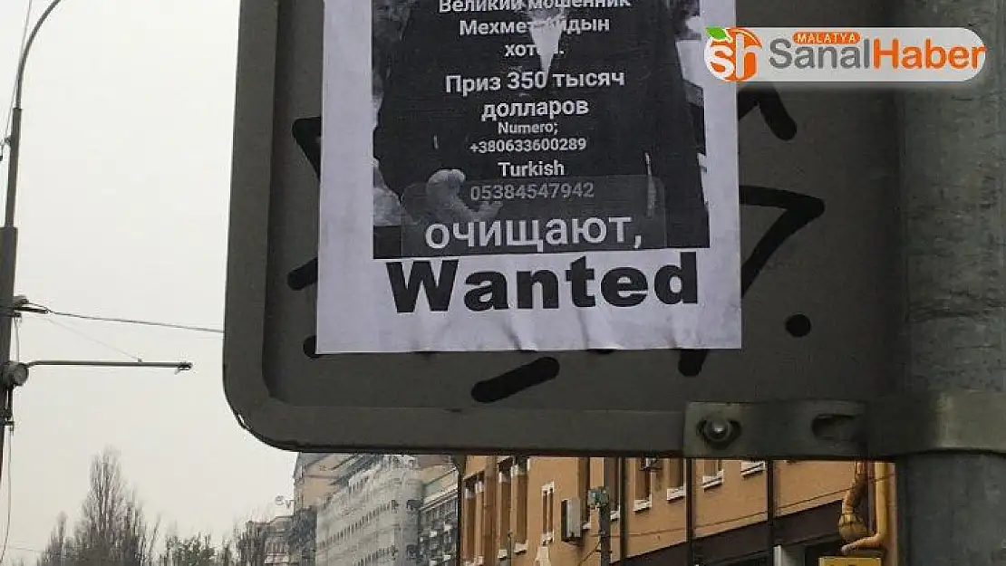 Kiev sokaklarına 'Tosuncuk' için yeni afişler asıldı