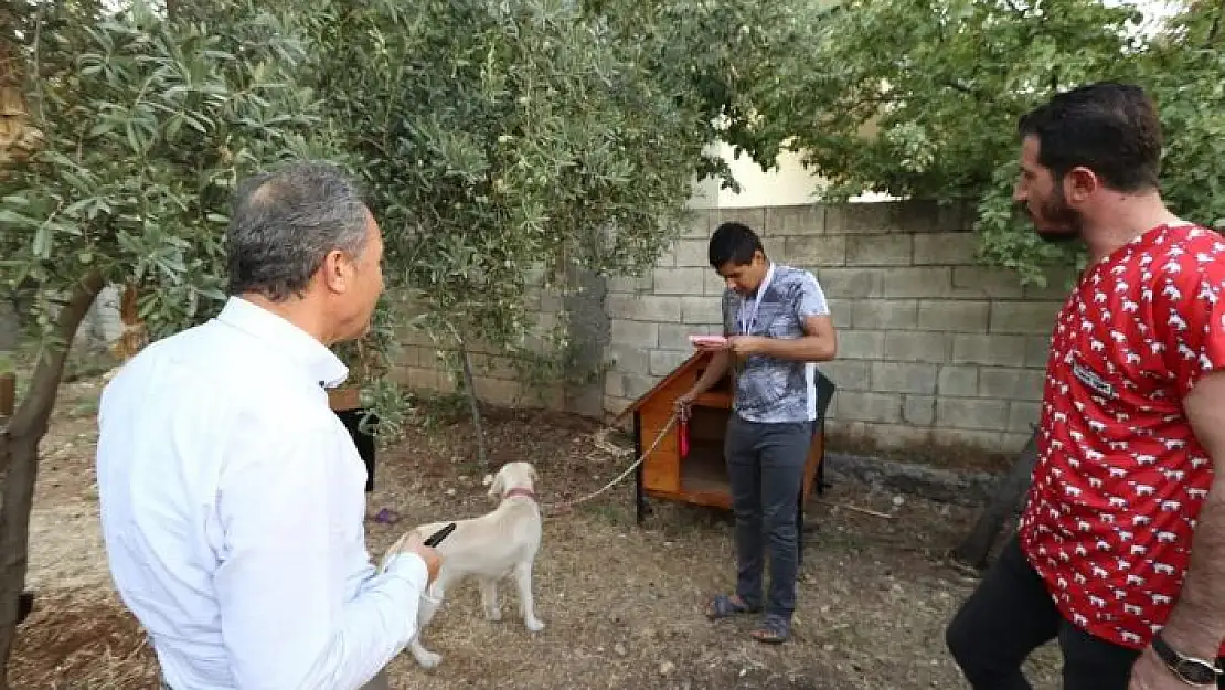 'Kılınç, Furkan´a Köpek kulübesi hediye etti'