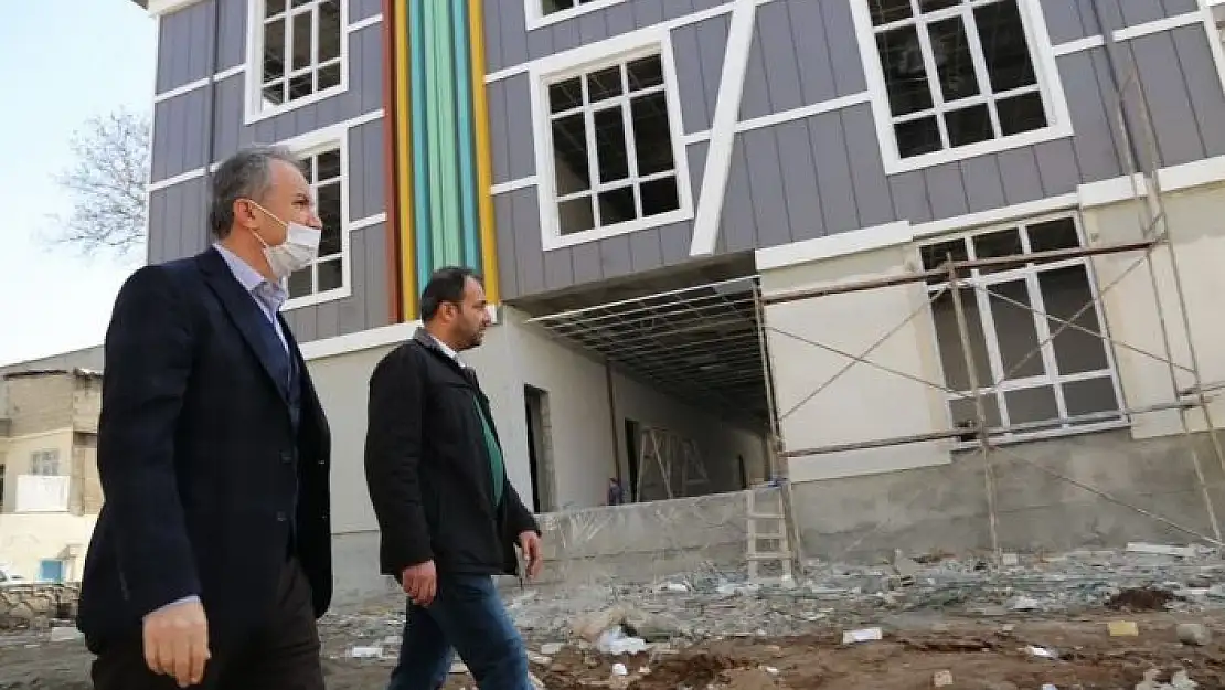 'Kılınç, gençlik merkezi inşaat alanında incelemelerde bulundu'