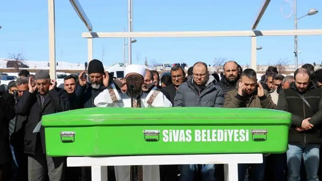 'Kimsesiz depremzede Sivas´ta son yolculuğuna uğurlandı'