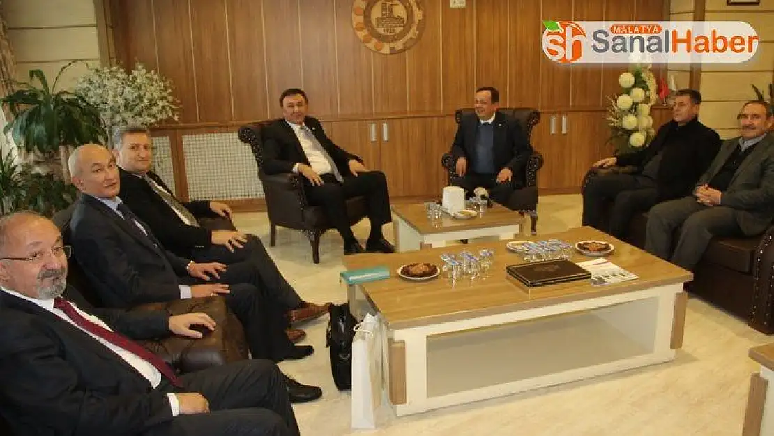 Kırgızistan Büyükelçisi Kubanıçbek Ömüraliyev MTSO 'yu  ziyaret etti