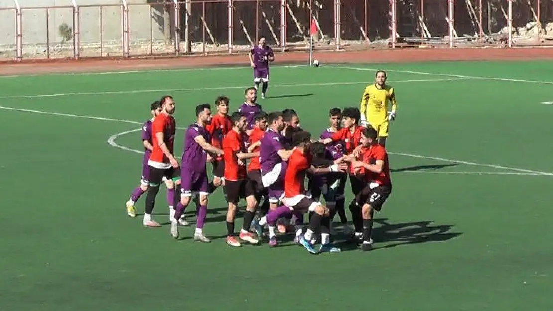 'Kırmızı kart, yeşil sahaları arenaya dönüştürdü: 1 yaralı'