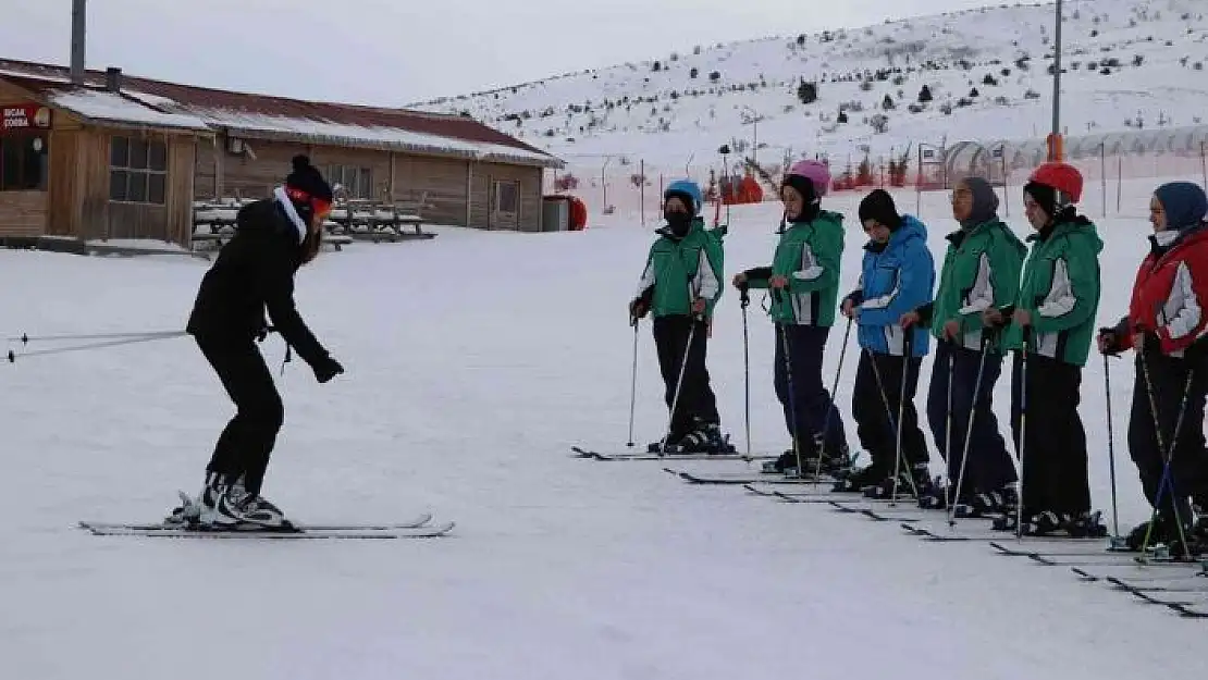 'Kırsaldaki öğrenciler kayakla tanışıyor'