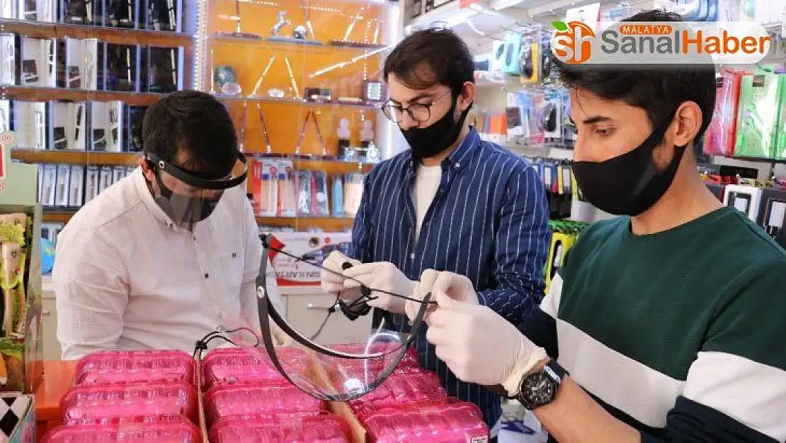 Kırtasiyeciden sağlık çalışanlarına siperli maske