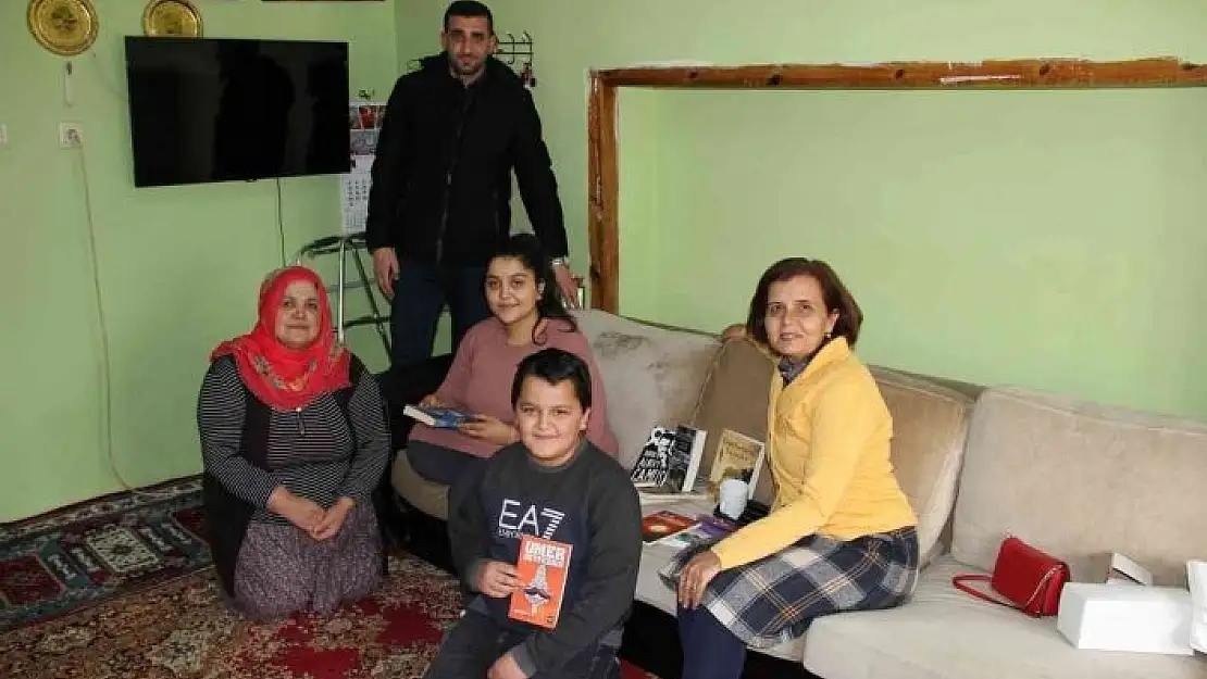 'Kitap talep eden engellinin evine kitap'