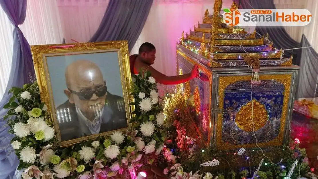 Kızıl Khmer lideri bugün yakılıyor