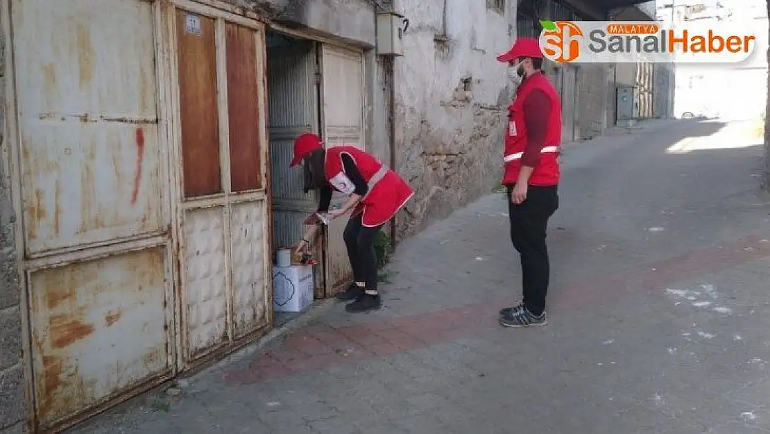 Kızılay'dan 100 aileye gıda yardımı