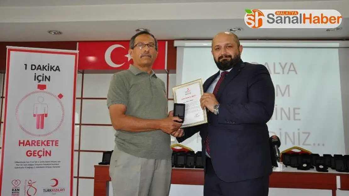 Kızılay'dan Elbistan'daki kan bağışçılarına madalya