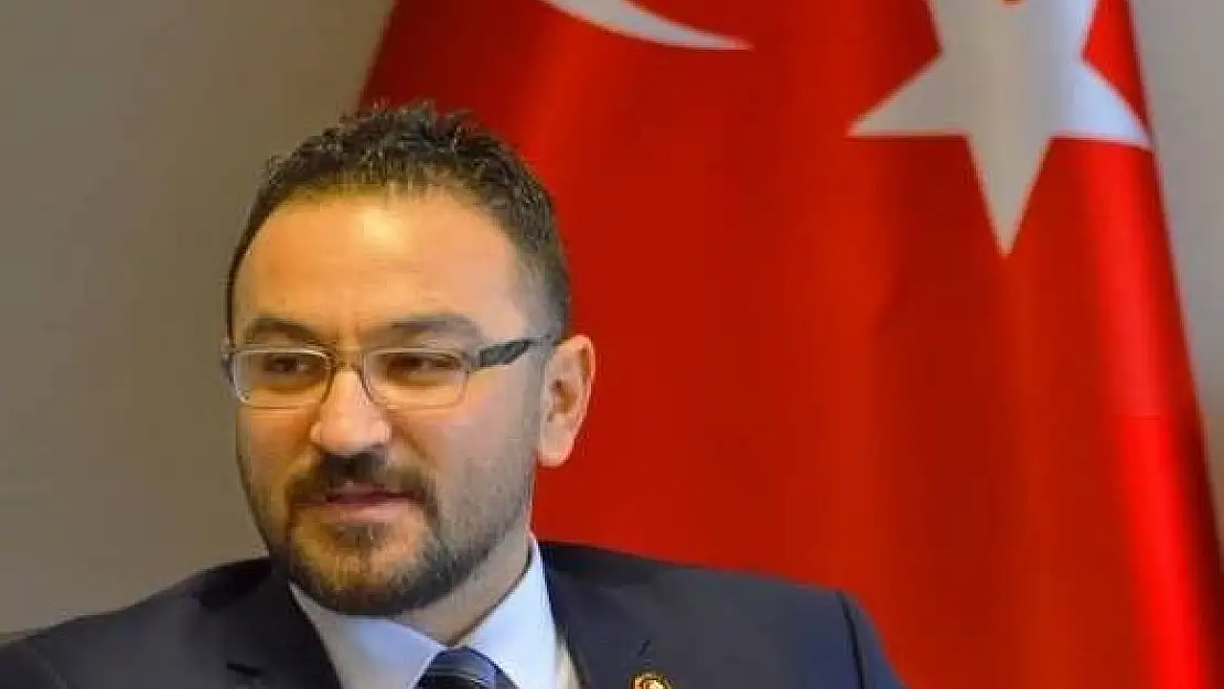 KIZILAY ÜNİVERSİTELİ GENÇLERİ GİYDİRECEK