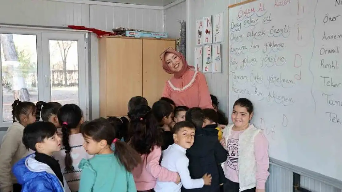 'Konteyner okulda Öğretmenler Günü heyecanı'