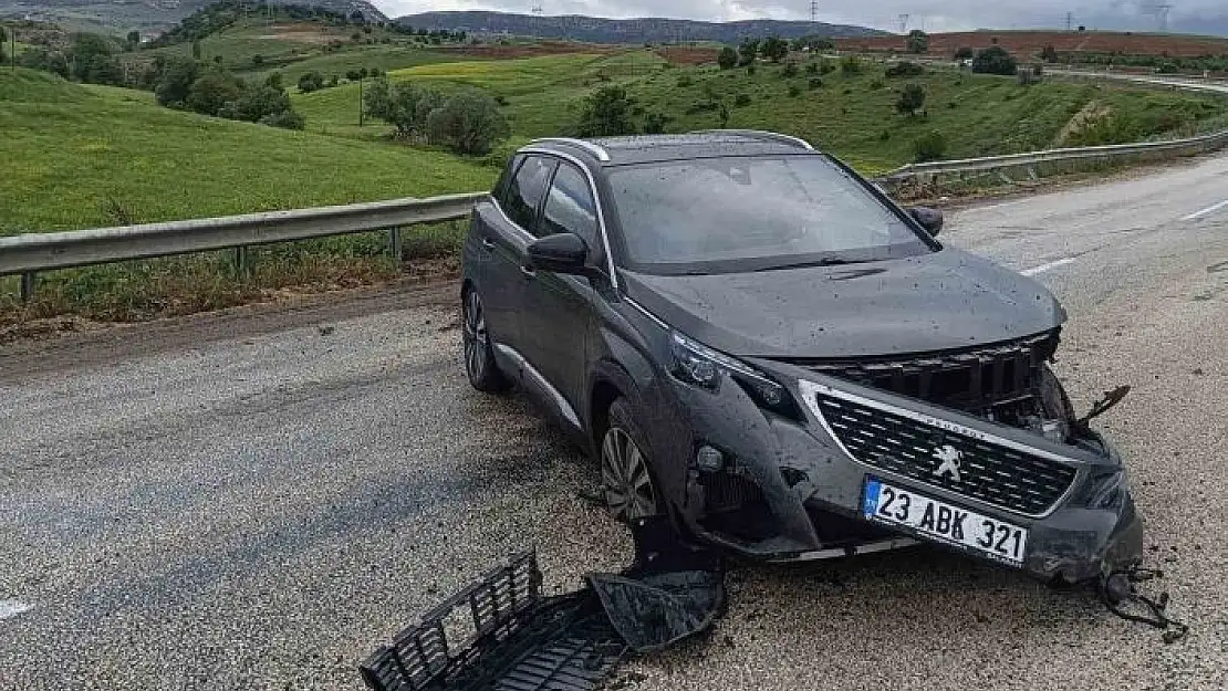 'Kontrolden çıkan otomobil bariyerlere çarptı'