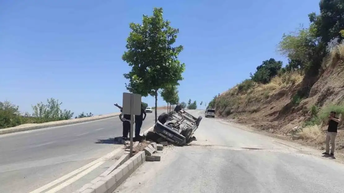 'Kontrolden çıkan otomobil takla attı: 4 yaralı'