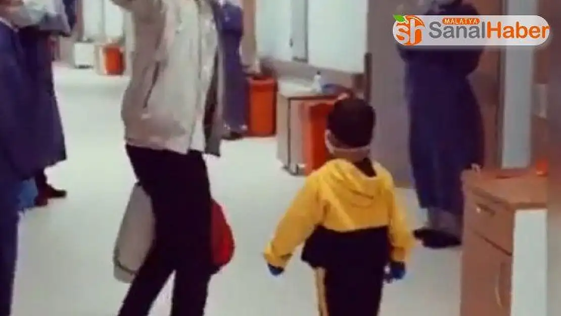 Koronayı yenen baba ve 5 yaşındaki oğlu taburcu edildi