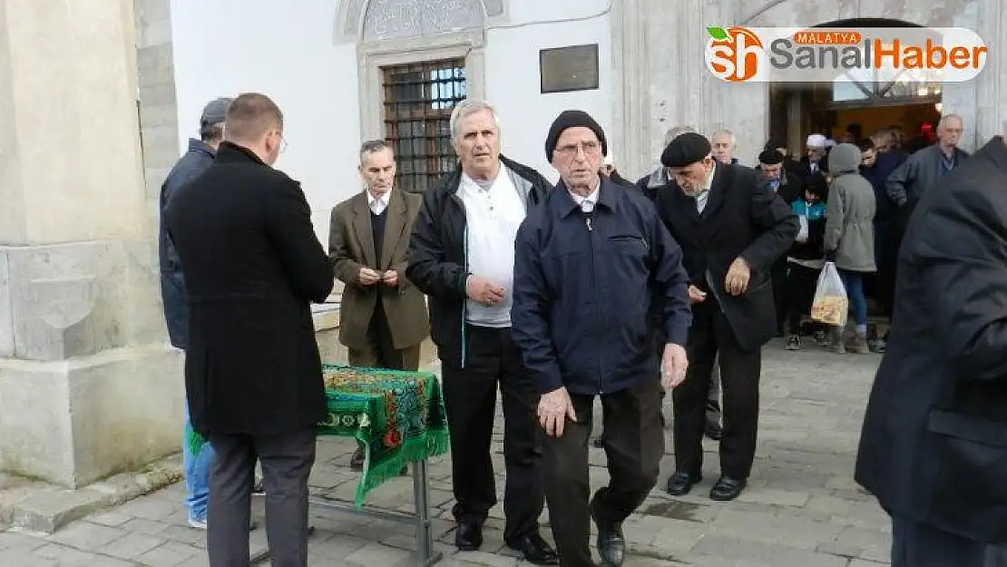 Kosova'da, Arnavutluk depremi kurbanları için cuma hutbesi
