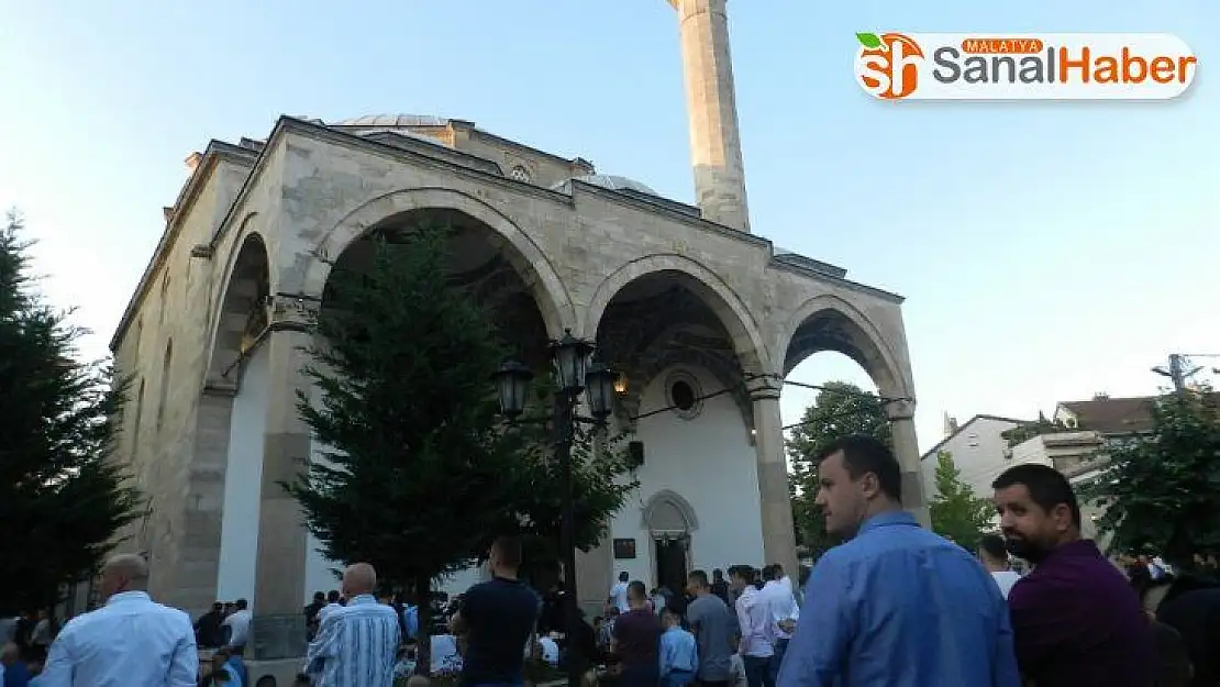 Kosovalılar Kurban Bayramını büyük sevinçle karşıladı