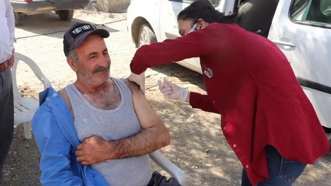 'Kovancılar ´da aşı seferberliği, ekipler kapı kapı dolaşıp vatandaşları aşılıyor'