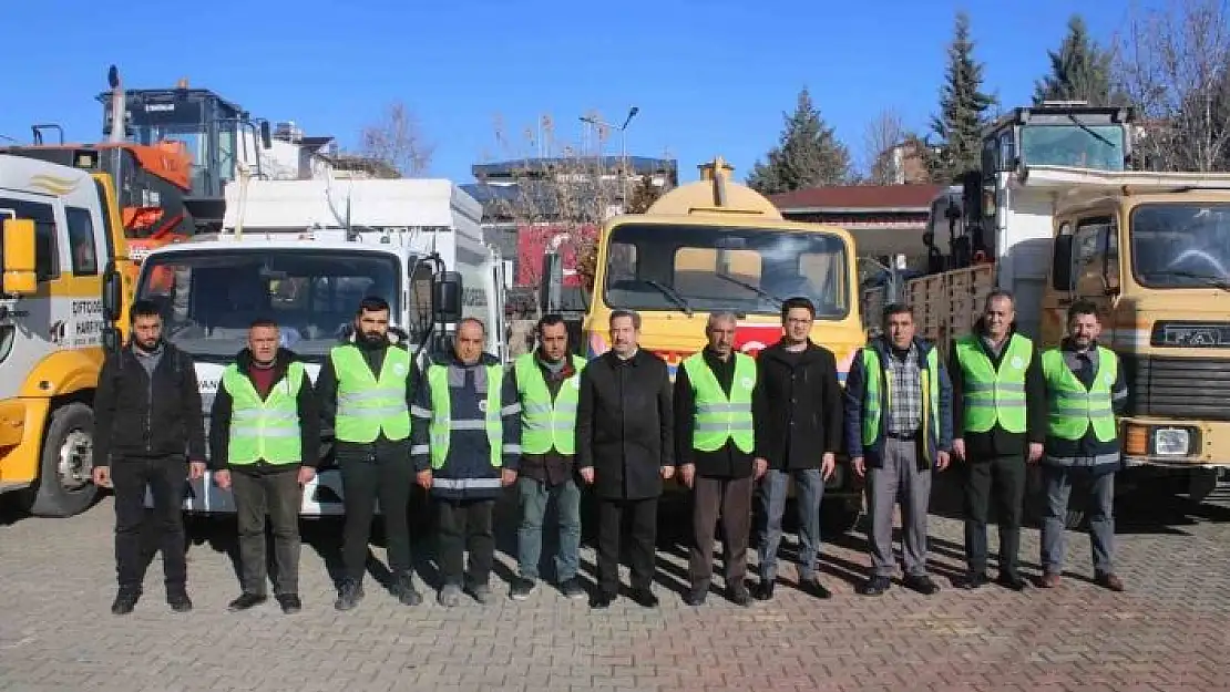 'Kovancılar´dan deprem bölgesine araç ve personel desteği'