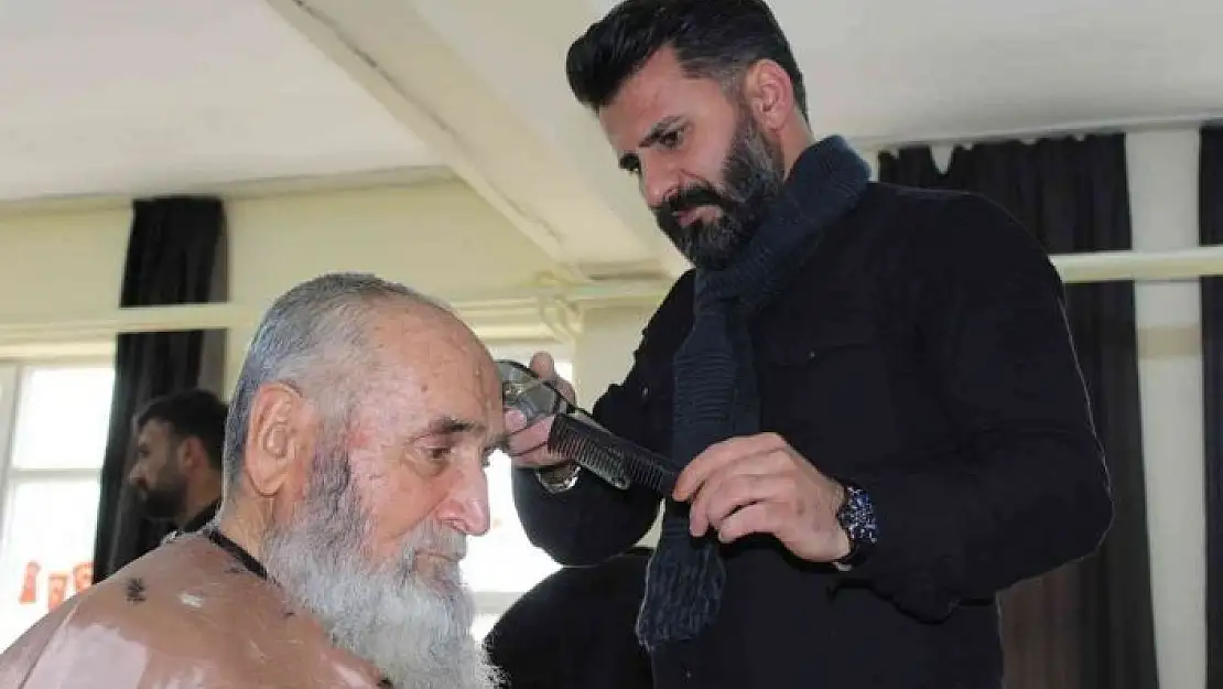 'Köy köy gezip gönüllere dokunuyorlar'