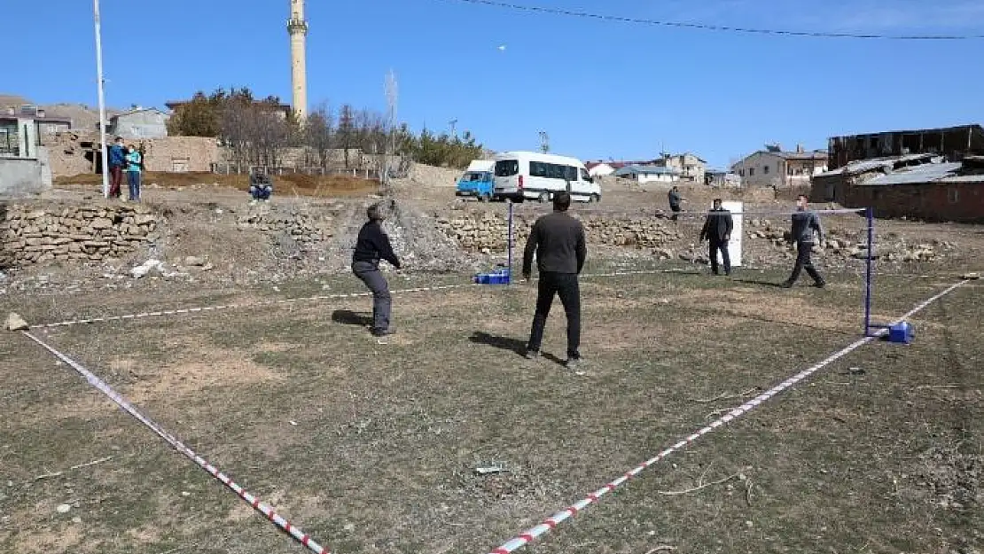 'Köylülerin badminton heyecanı'