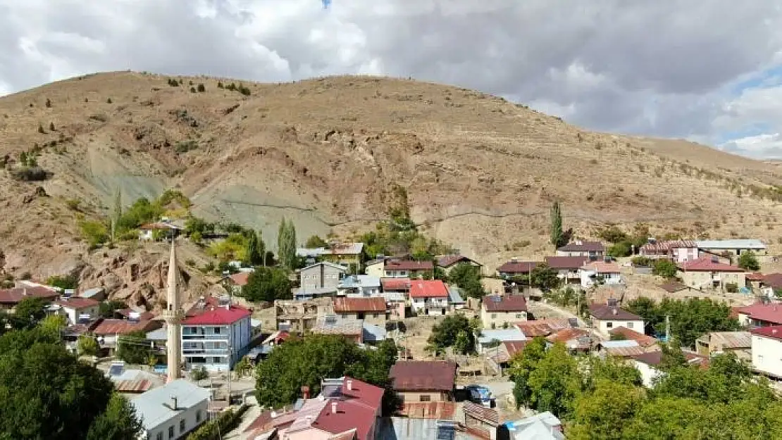 'Köyü tehdit eden kayalardan çelik set koruyor'