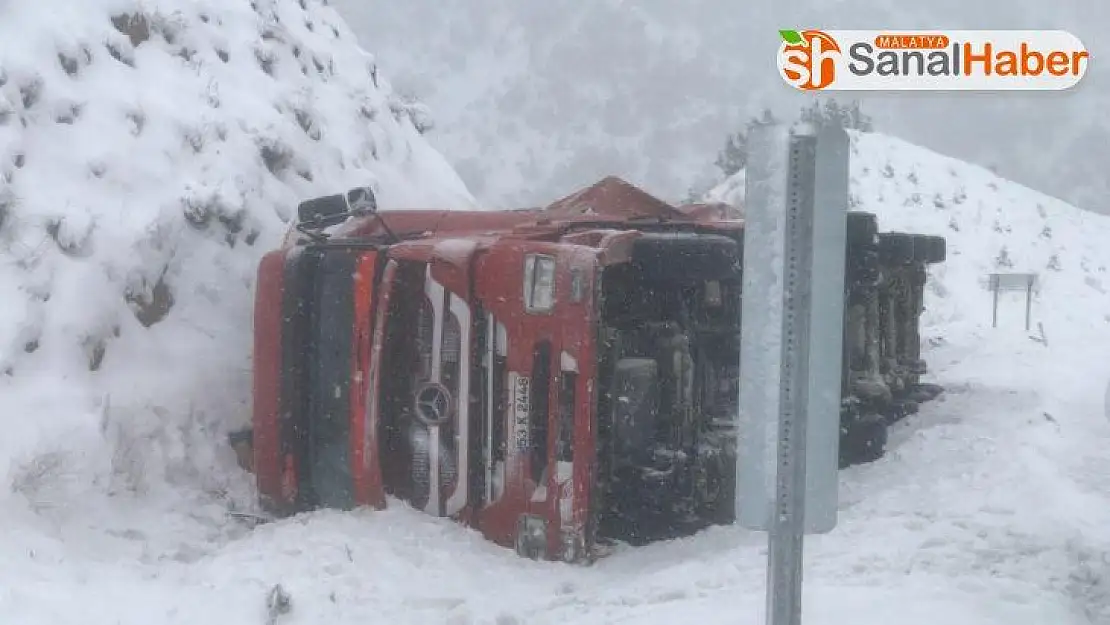 Koyulhisar'da trafik kazası:1 yaralı