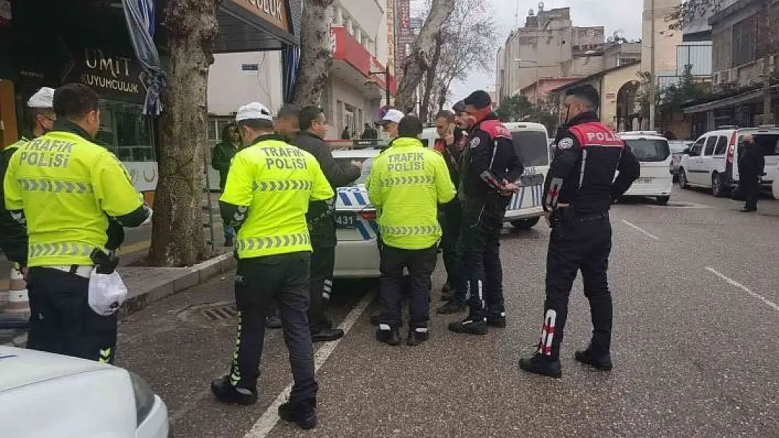 'Kucağındaki çocukla araç kullanan sürücüye ceza'