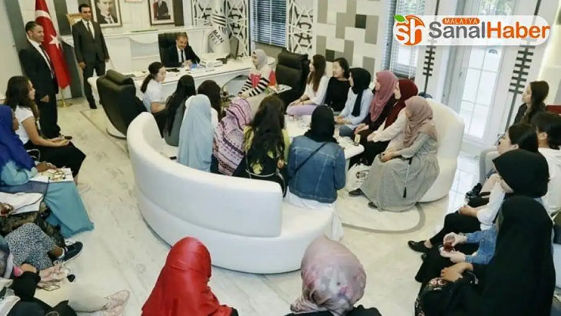 Kültür elçileri şehri gezip, kültürü tanıdı