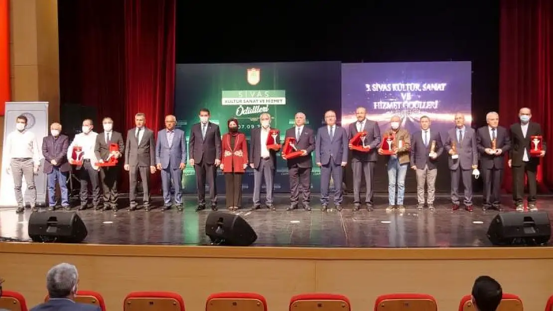 'Kültür sanat ve hizmet ödülleri sahipleri buldu'