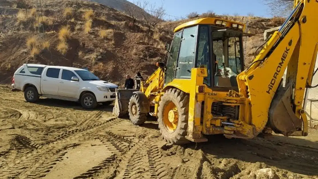 'Kuluncak´ta yol çalışmaları sürüyor'