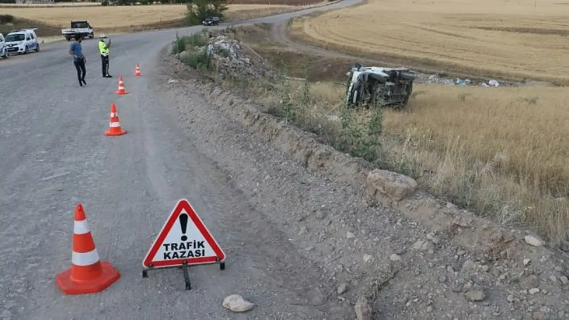 'Kurban pazarından dönerken tarlaya uçtular: 3 yaralı'