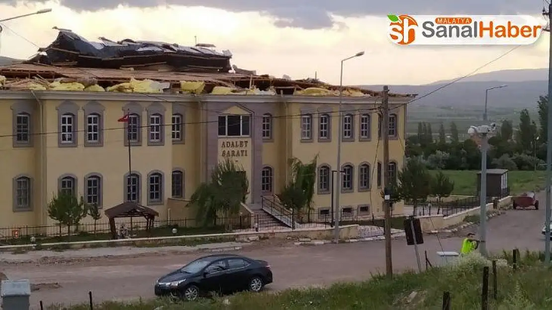 Kuvvetli rüzgar adalet sarayının çatısını uçurdu