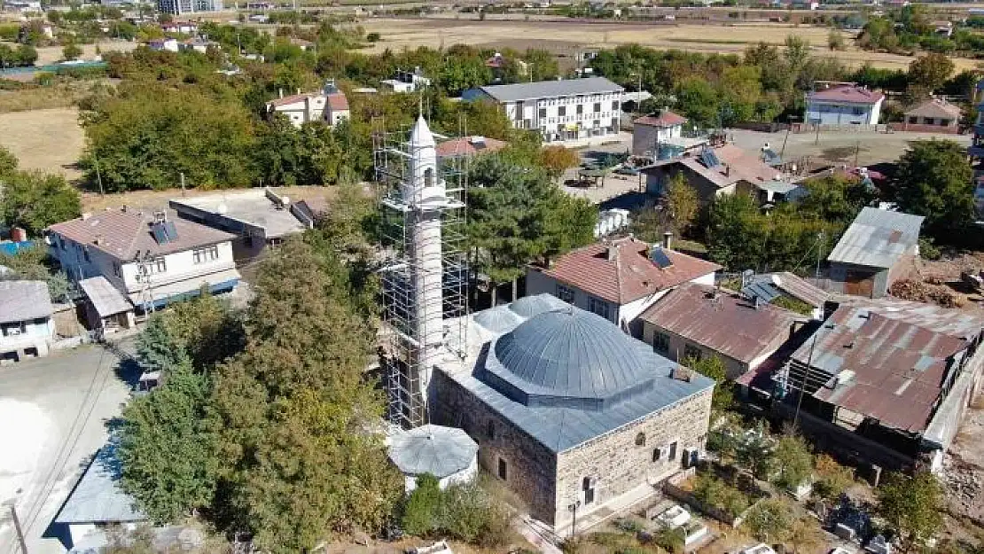 'Leyleklerin yuva yapması nedeniyle yenileme çalışmaları ertelenen 386 yıllık caminin restorasyonu tamamlandı'