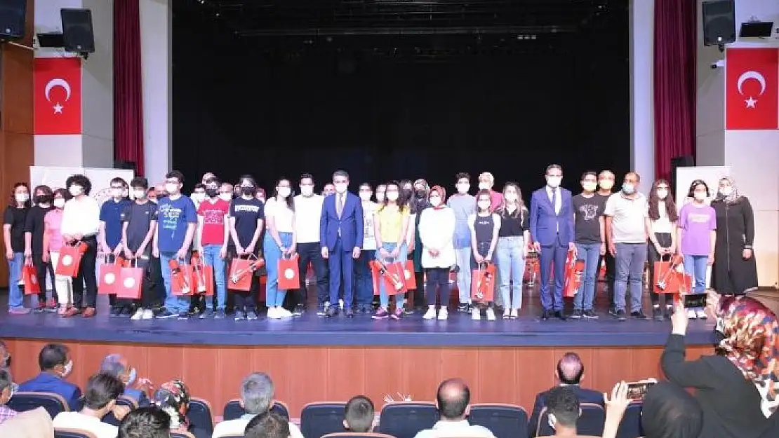 'LGS ilk 100´e giren öğrenciler ödüllendirildi'