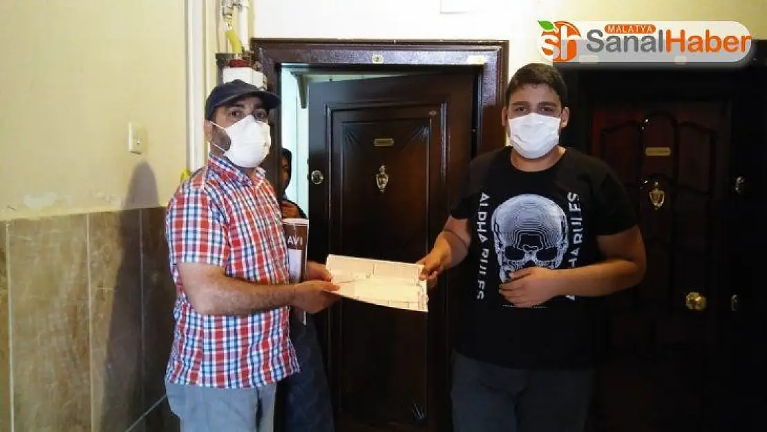 Malatya´da LGS'ye girecek öğrencilere maske ve deneme sınavı dağıtıldı