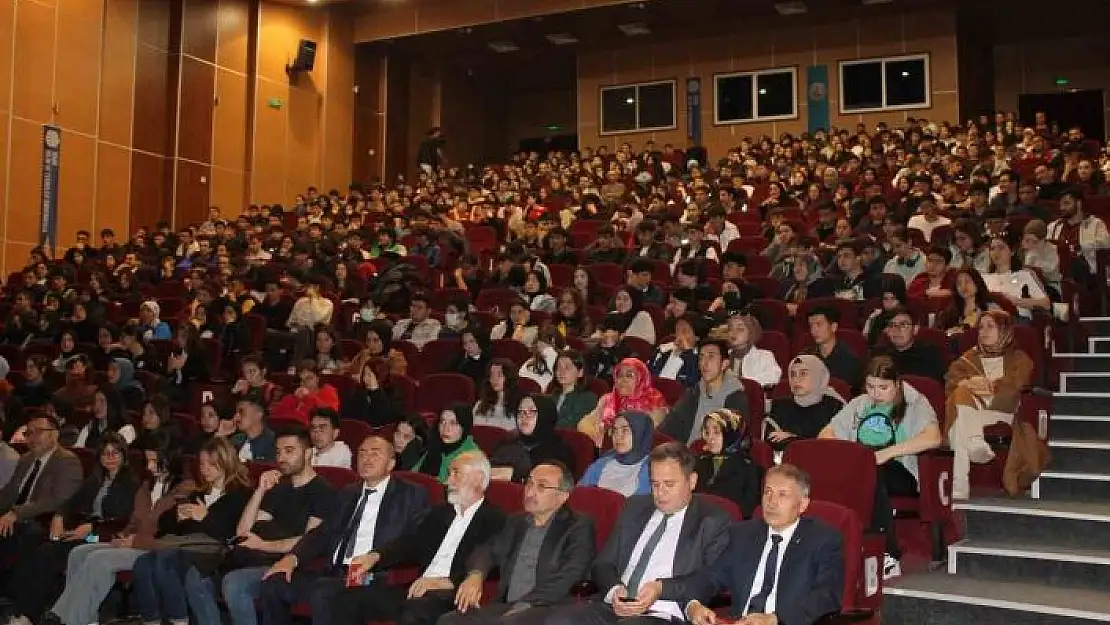 'Lise öğrencilerinden konferansa yoğun ilgi'