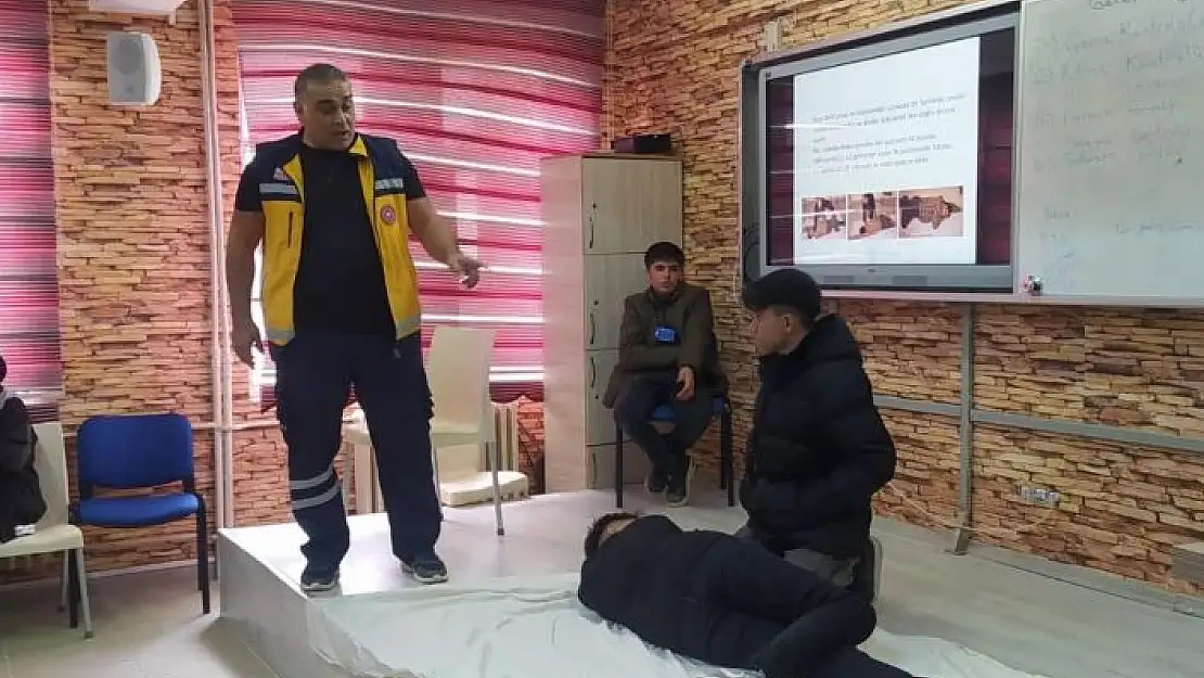 'Lise öğrencilerine ilk yardım eğitimi verildi'