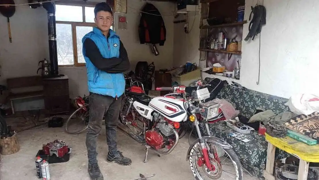 'Liseli genç, hurda malzemelerden motosiklet yaptı'